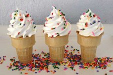 ice-cream-cone-cupcakes[1].jpg