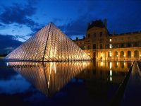 Pyramid at Louvre Museum, Paris, France_1600x1200.jpg